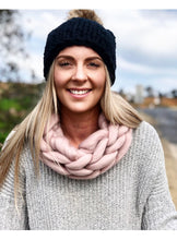 Load image into Gallery viewer, Chunky adult Beanie