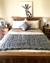 Load image into Gallery viewer, Chunky couch throw