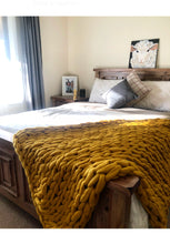 Load image into Gallery viewer, Chunky couch throw