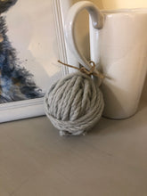 Load image into Gallery viewer, The Chunk’ super chunky 70ish ply Australian merino wool yarn. Extreme knitting!